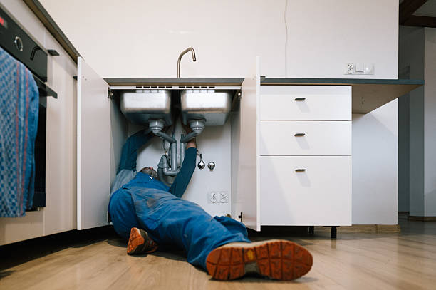 Professional Emergency Plumber technician working in Lodi, OH